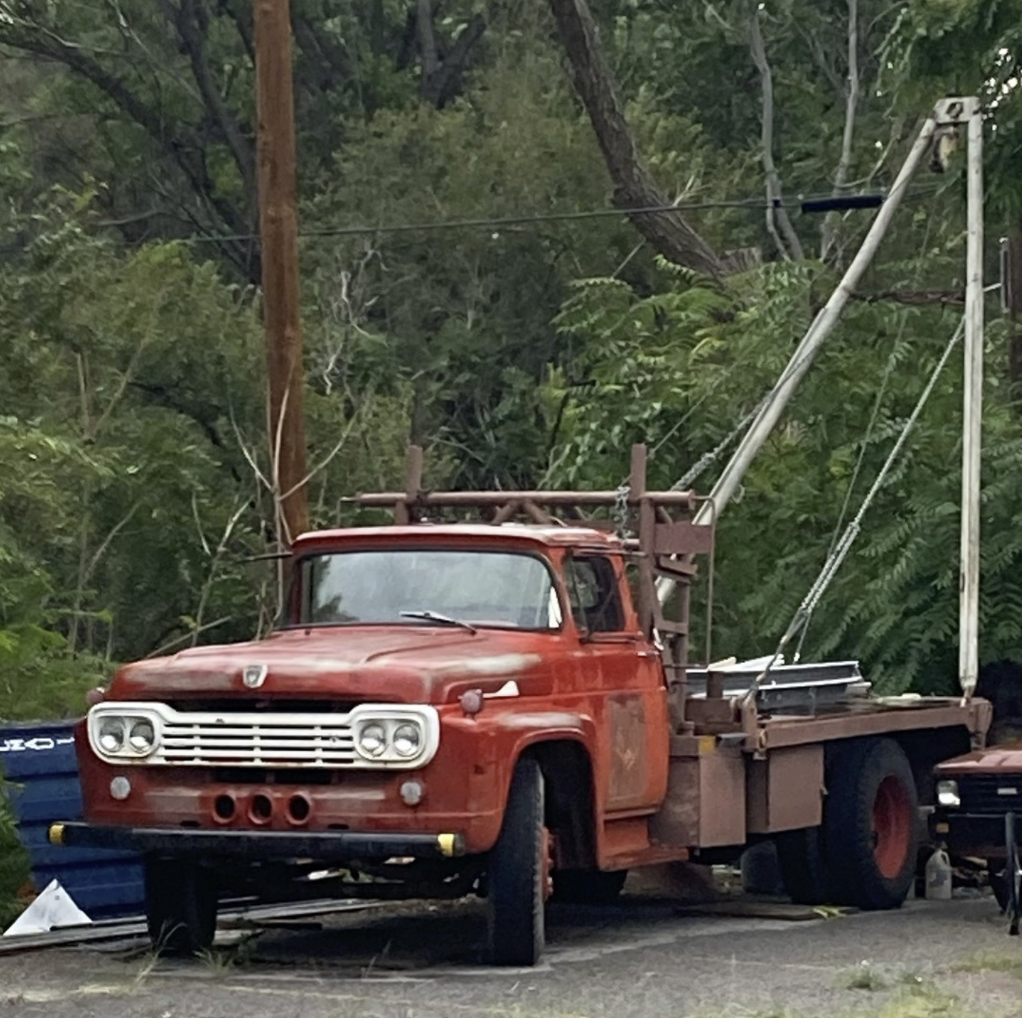 Boom truck crane and deck